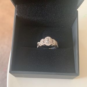 Vera Wang Love Collection 1 CT Oval Diamond Engagement Ring in 14K Gold